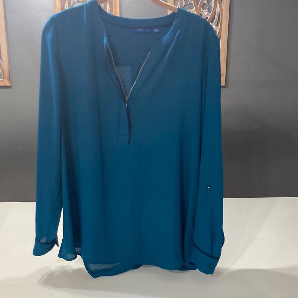 Apt 9 Women’s blue blouse Size L